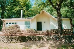 West LR Home W/Fireplace 20 Woodhill Drive, Little Rock, AR - Image 2
