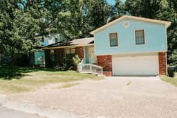 Modern Home For Travelers 19 Del Tara Drive, Jacksonville, AR - Image 2