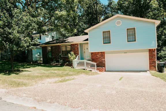 Modern Home For Travelers 19 Del Tara Drive, Jacksonville, AR - Image 2