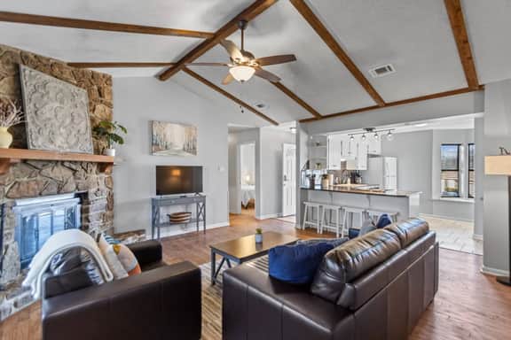 Cozy Home for Travelers 122 Pecan Valley Drive, Sherwood, AR - Image 3