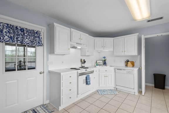 Charming 3BR Near AFB & LR 135 Willow Grove Rd, Sherwood, AR - Image 5